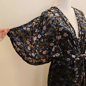 NWT || MODCLOTH || velvet floral dress,  black, size x small, flowy sleeves